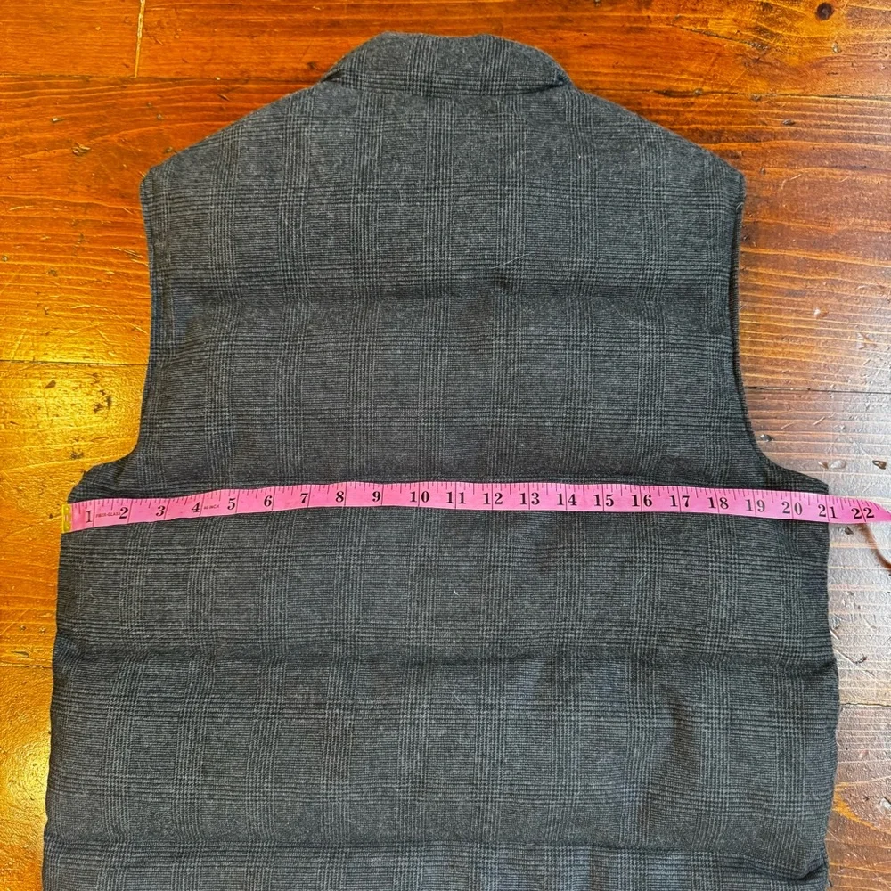 Banana‎ Republic Men's Gray Plaid Puffer Vest. Size Medium